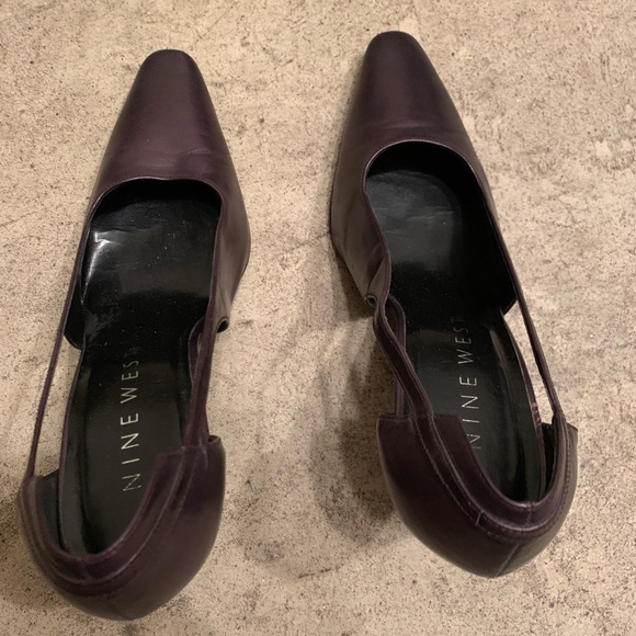 Pearlized Purple Nine West Heeled Pumps - Picture 2 of 8